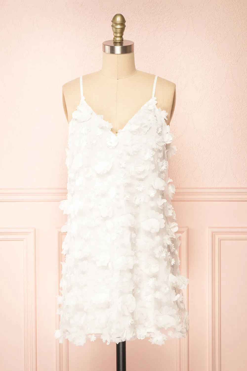 Marssia | Short White Dress w/ Floral Appliqué