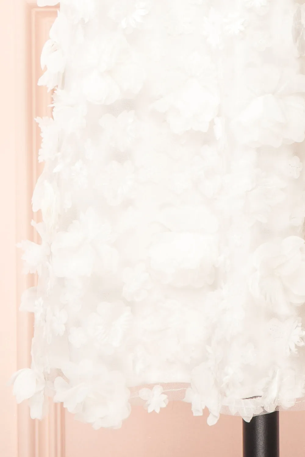 Marssia | Short White Dress w/ Floral Appliqué