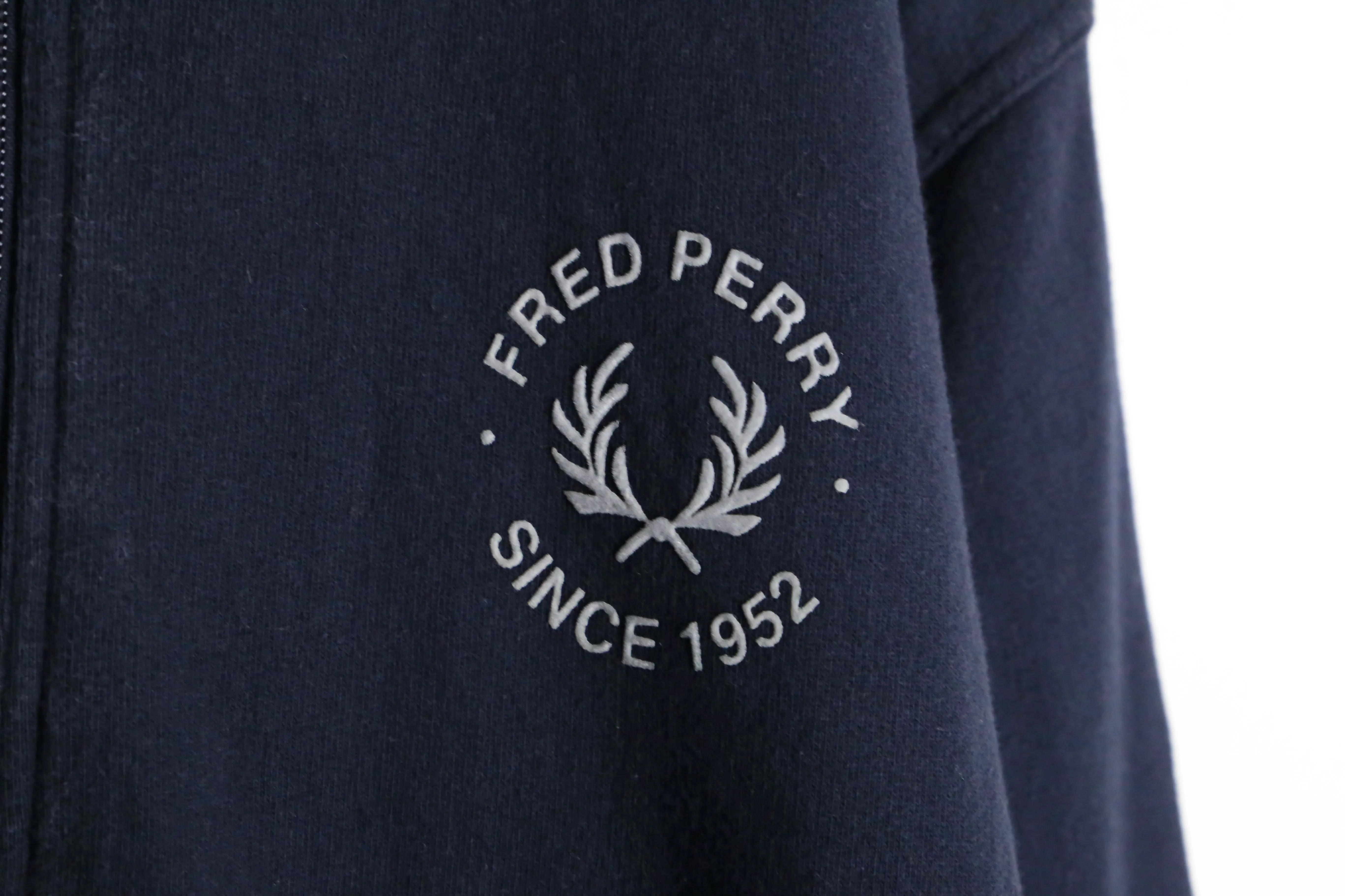 "FRED PERRY" navy zip up parka