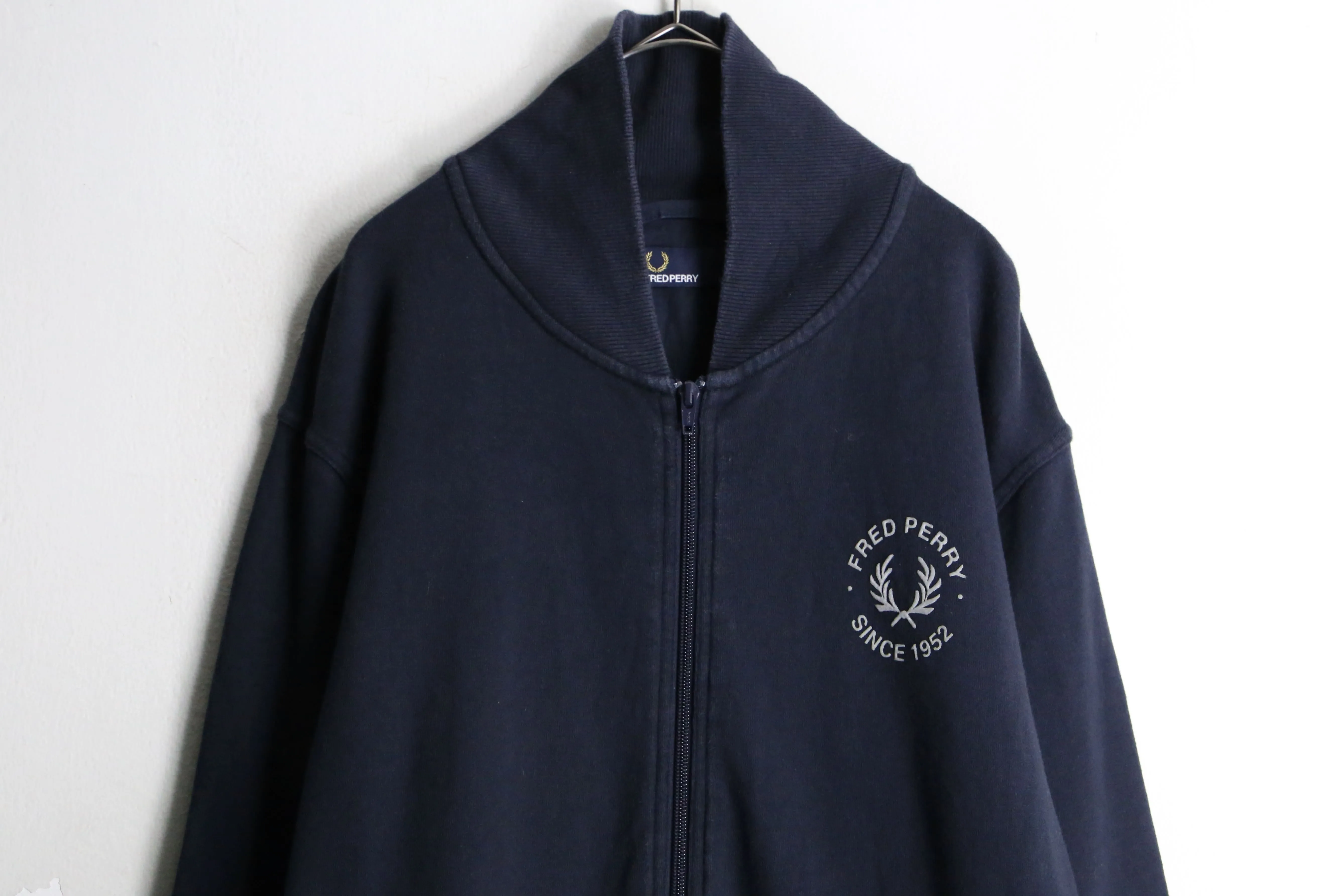 "FRED PERRY" navy zip up parka